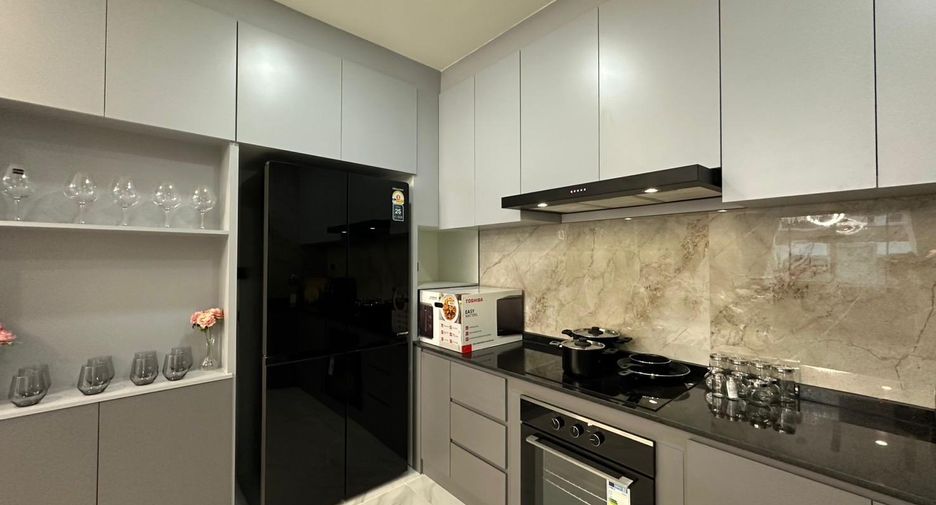 À louer et à vendre 5 chambres villa à Bang Lamung, Chonburi