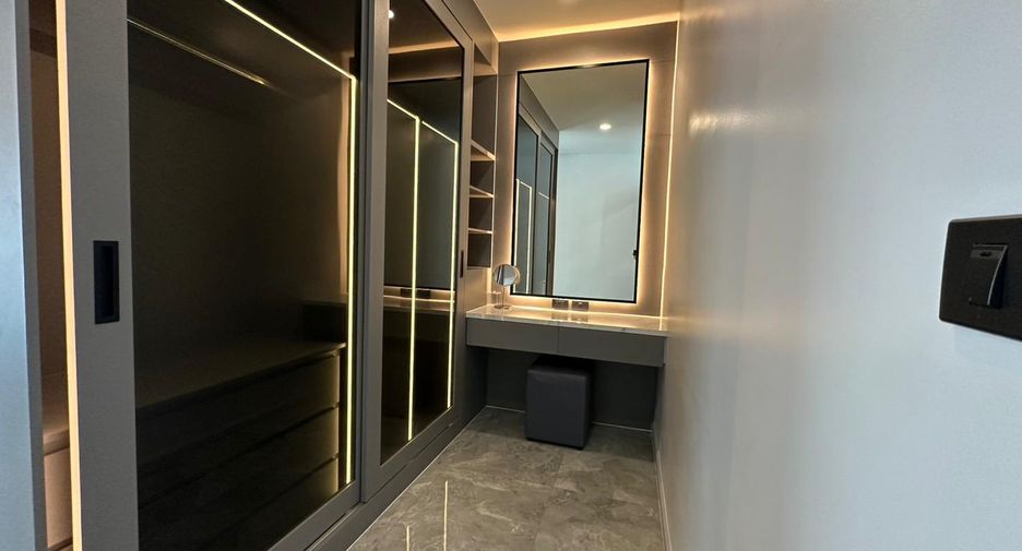 À louer et à vendre 5 chambres villa à Bang Lamung, Chonburi