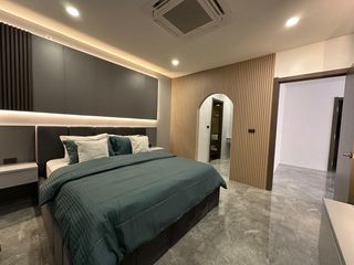 À louer et à vendre 5 chambres villa à Bang Lamung, Chonburi