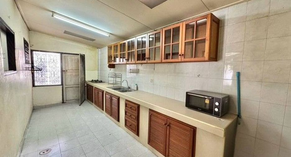 À vendre 2 chambres maison à Taling Chan, Bangkok