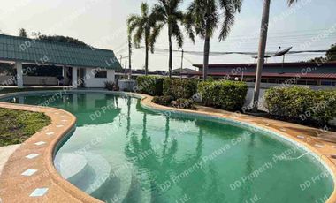 For sale and for rent 6 bedrooms villa in Bang Lamung, Chonburi