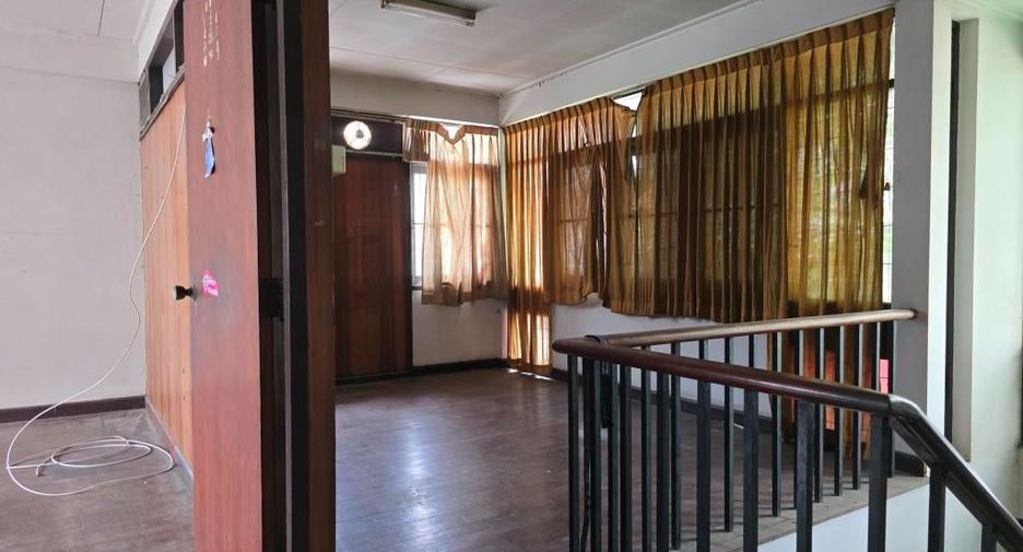 À louer et à vendre 3 chambres maison à Watthana, Bangkok