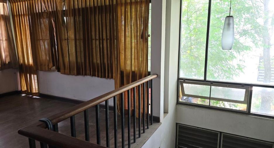 À louer et à vendre 3 chambres maison à Watthana, Bangkok