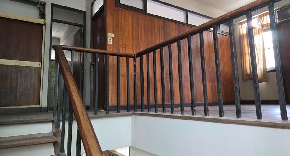 À louer et à vendre 3 chambres maison à Watthana, Bangkok