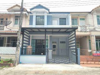 À vendre 4 chambres maison de ville à Khlong Sam Wa, Bangkok