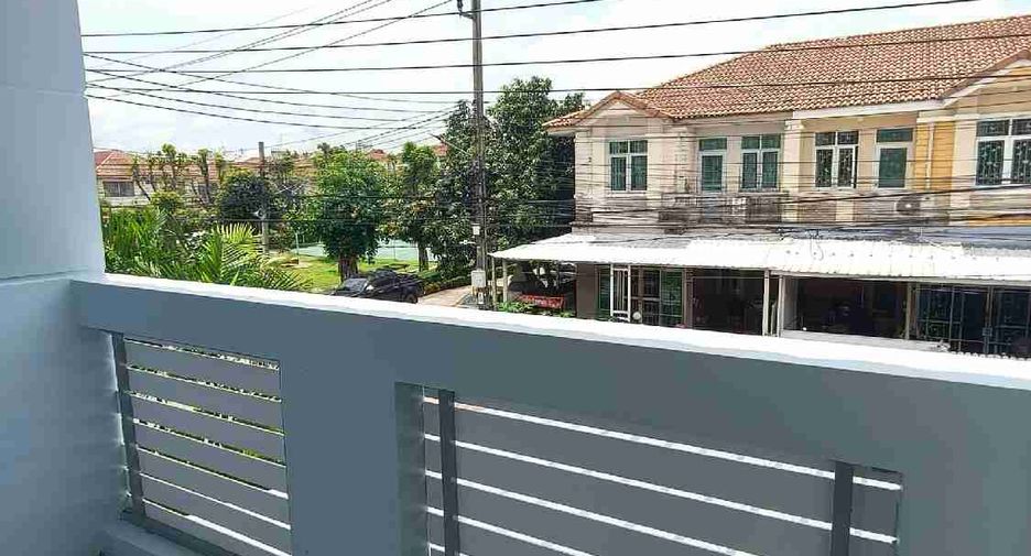 À vendre 4 chambres maison de ville à Khlong Sam Wa, Bangkok