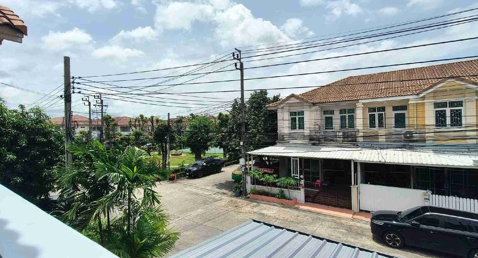 À vendre 4 chambres maison de ville à Khlong Sam Wa, Bangkok