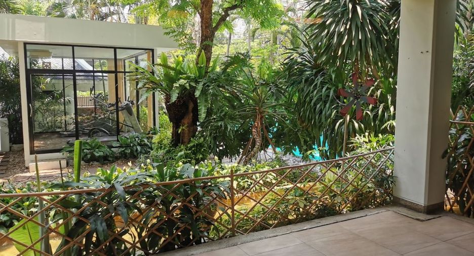 For rent 2 bedrooms apartment in Sathon, Bangkok
