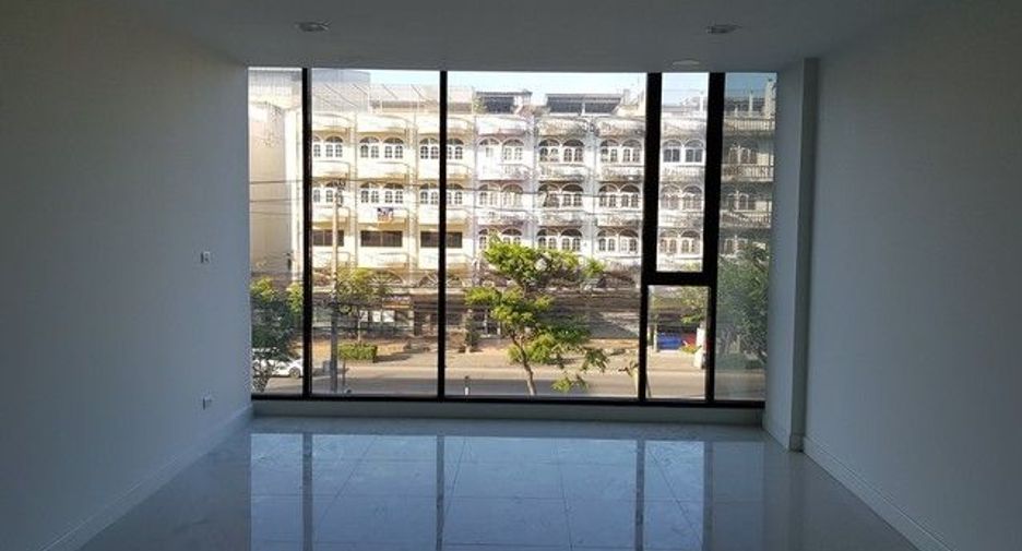 For rent 4 bedrooms retail Space in Suan Luang, Bangkok