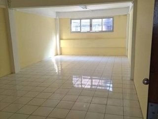 Gewerbefläche zur Miete mit 4 Zimmer in Chatuchak, Bangkok