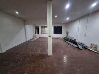 Gewerbefläche zur Miete mit 2 Zimmer in Din Daeng, Bangkok