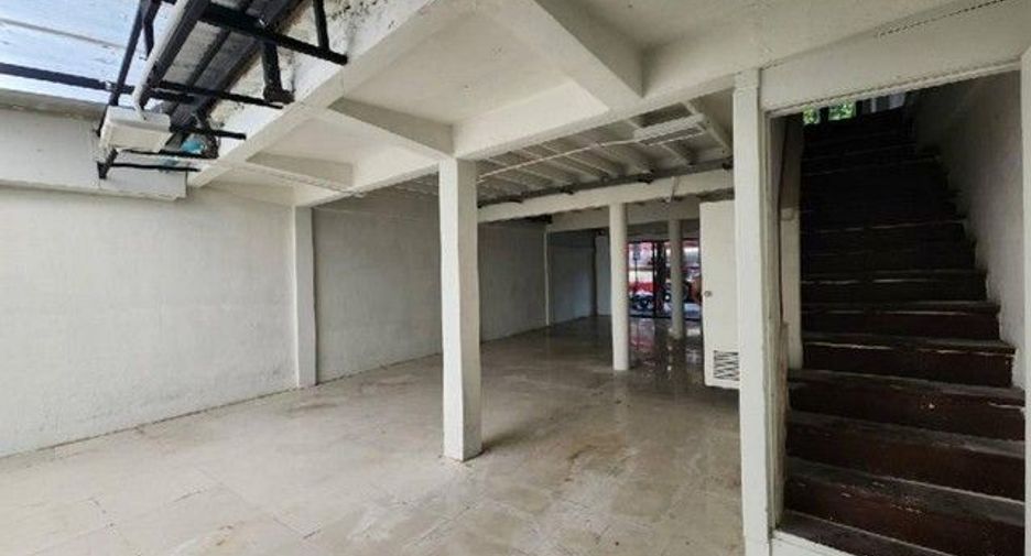 Gewerbefläche zur Miete mit 2 Zimmer in Din Daeng, Bangkok
