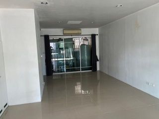 For rent 3 bedrooms house in Chom Thong, Bangkok