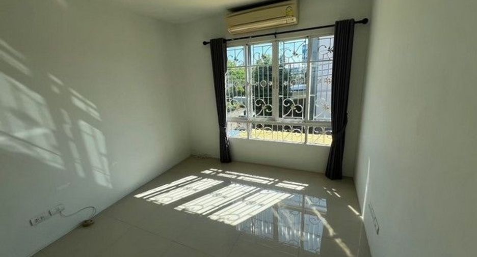 Casa en alquiler de 3 habitaciones en Chom Thong, Bangkok