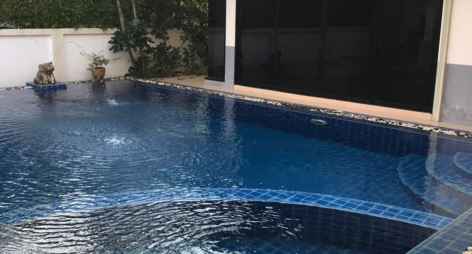 For rent 3 bedrooms villa in Huay Yai, Pattaya