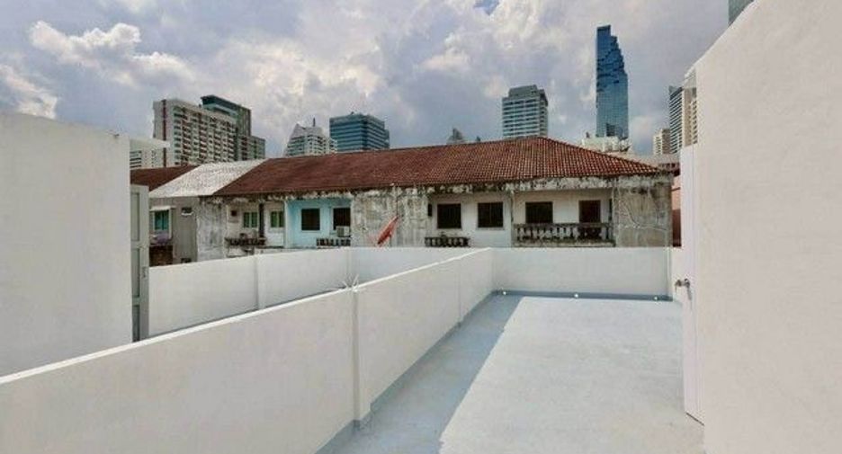 À louer 4 chambres maison de ville à Sathon, Bangkok