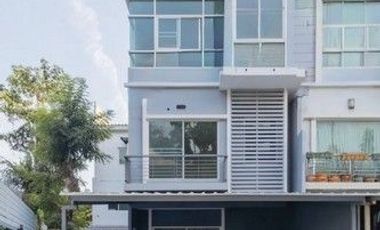 Haus zur Miete mit 3 Zimmer in Prawet, Bangkok