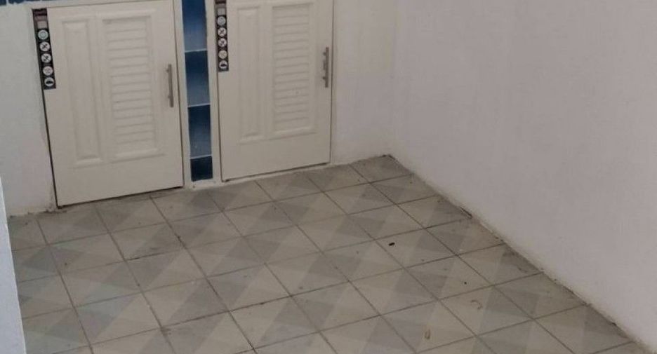 Casa adosada en venta de 2 habitaciones en Thawi Watthana, Bangkok