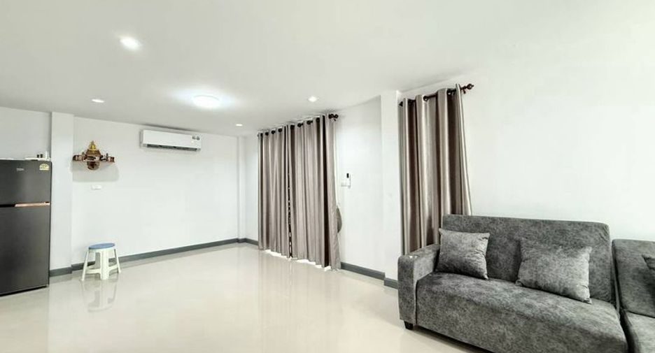 À vendre 3 chambres maison à Si Racha, Chonburi