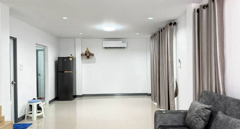 À vendre 3 chambres maison à Si Racha, Chonburi