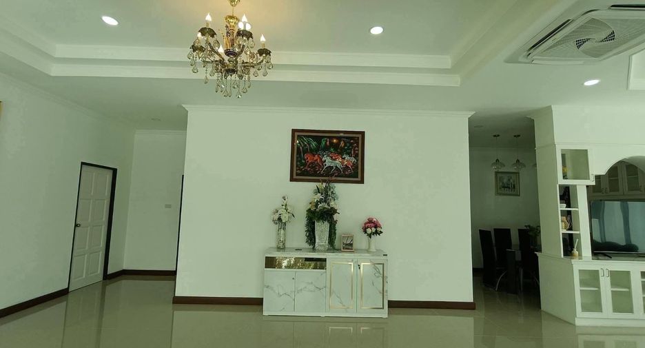For rent 3 bedrooms house in Bang Lamung, Chonburi