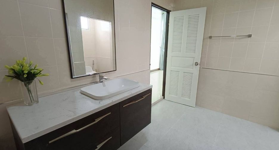 For rent 3 bedrooms house in Bang Lamung, Chonburi