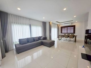 For rent 3 bedrooms villa in Bang Lamung, Chonburi
