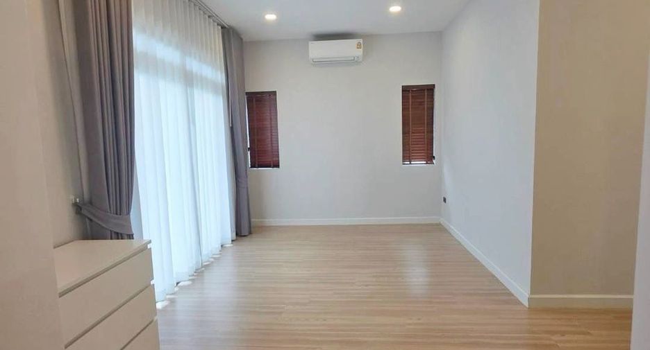 For rent 3 bedrooms villa in Bang Lamung, Chonburi