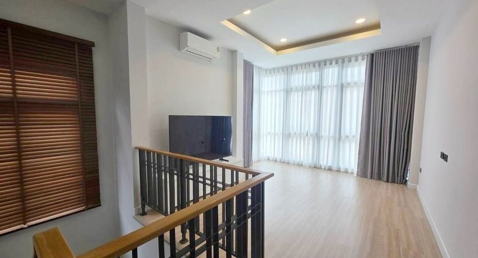 For rent 3 bedrooms villa in Bang Lamung, Chonburi