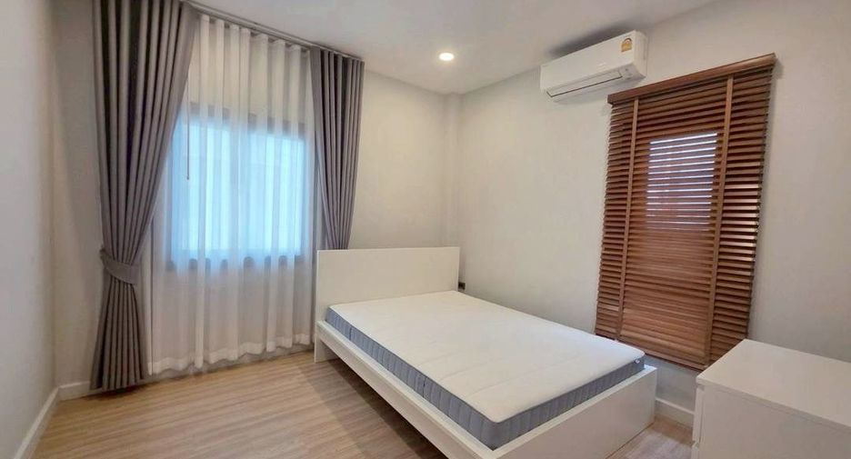 For rent 3 bedrooms villa in Bang Lamung, Chonburi