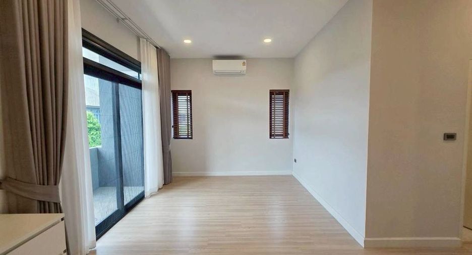 For rent 3 bedrooms villa in Bang Lamung, Chonburi