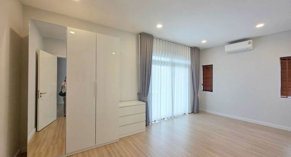 For rent 3 bedrooms villa in Bang Lamung, Chonburi