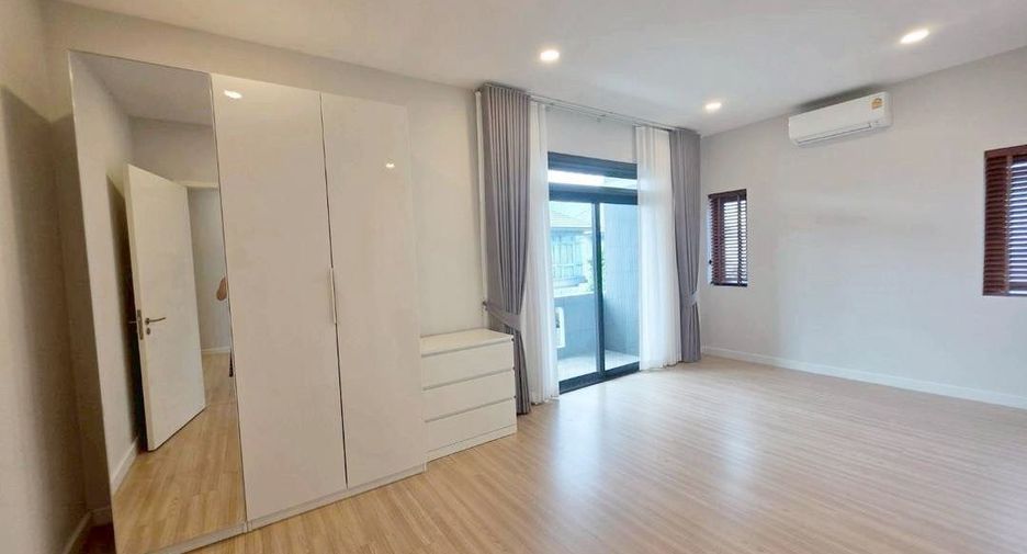 For rent 3 bedrooms villa in Bang Lamung, Chonburi