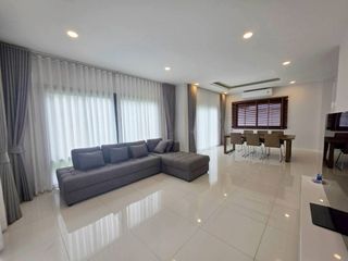 For rent 3 bedrooms villa in Bang Lamung, Chonburi