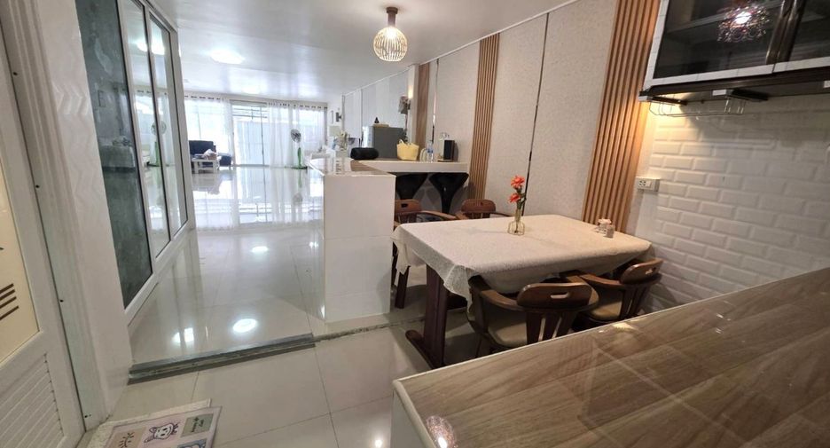 For sale 3 bedrooms townhouse in Mueang Rayong, Rayong