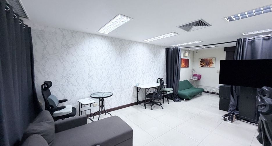 Büro zum Kauf mit 1 Zimmer in Watthana, Bangkok