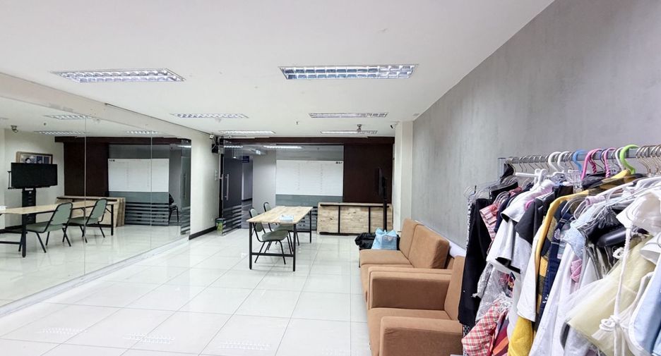 Büro zum Kauf mit 1 Zimmer in Watthana, Bangkok