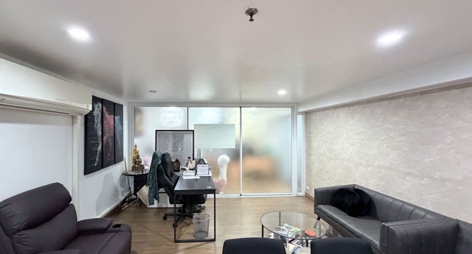 À vendre 1 chambre maison de ville à Watthana, Bangkok