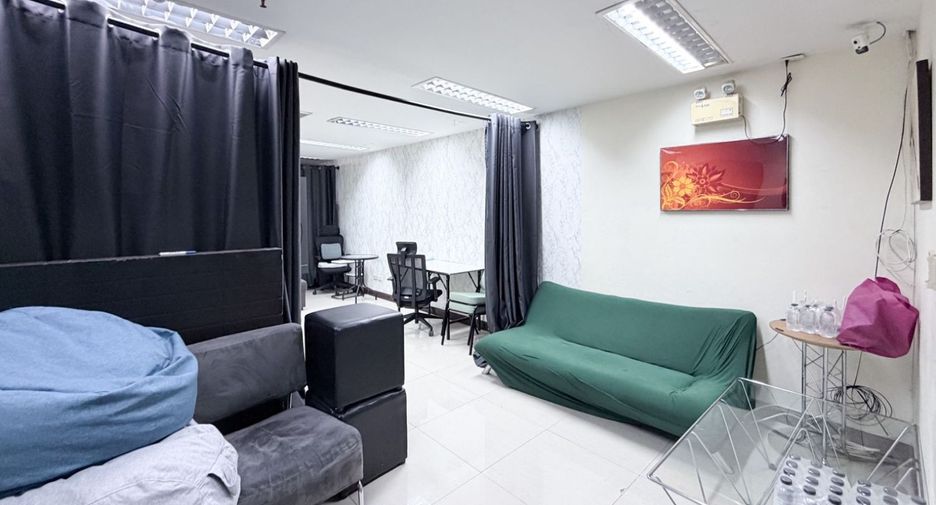 À vendre 1 chambre maison de ville à Watthana, Bangkok