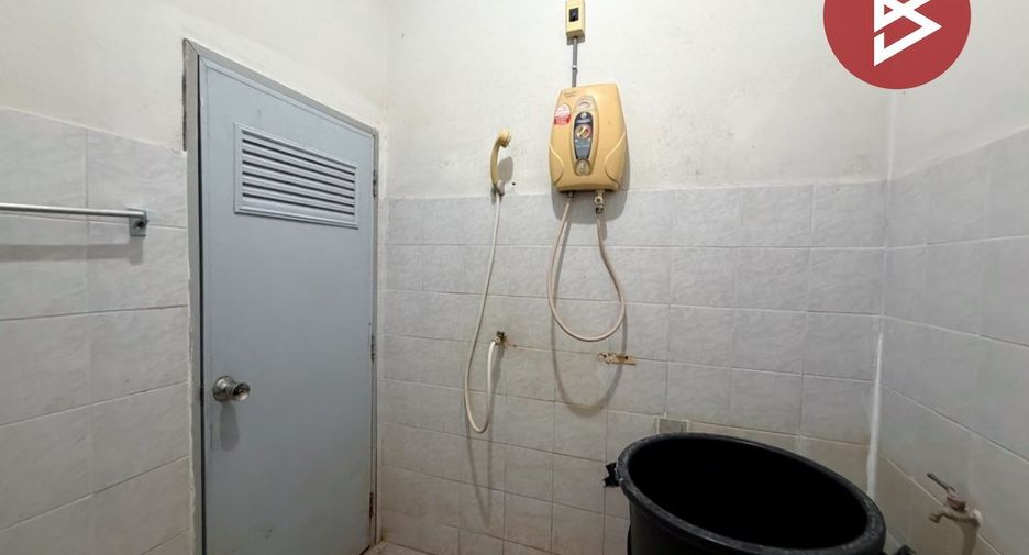 À vendre 2 chambres maison de ville à Mueang Lop Buri, Lopburi
