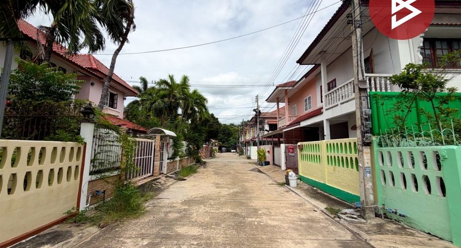 À vendre 2 chambres maison de ville à Mueang Lop Buri, Lopburi