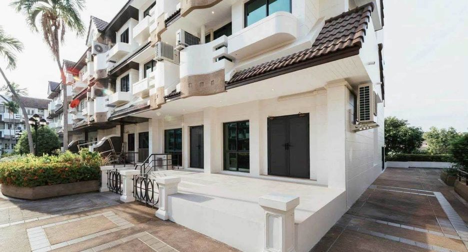 À vendre 5 chambres maison de ville à Khlong Toei, Bangkok