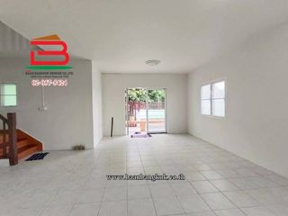 Casa adosada en venta de 3 habitaciones en Bang Nam Priao, Chachoengsao
