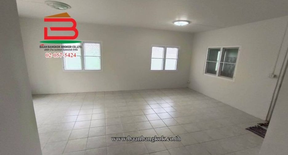 Casa adosada en venta de 3 habitaciones en Bang Nam Priao, Chachoengsao