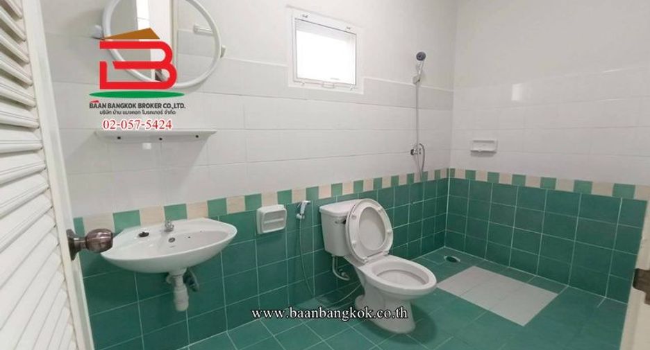 Casa adosada en venta de 3 habitaciones en Bang Nam Priao, Chachoengsao