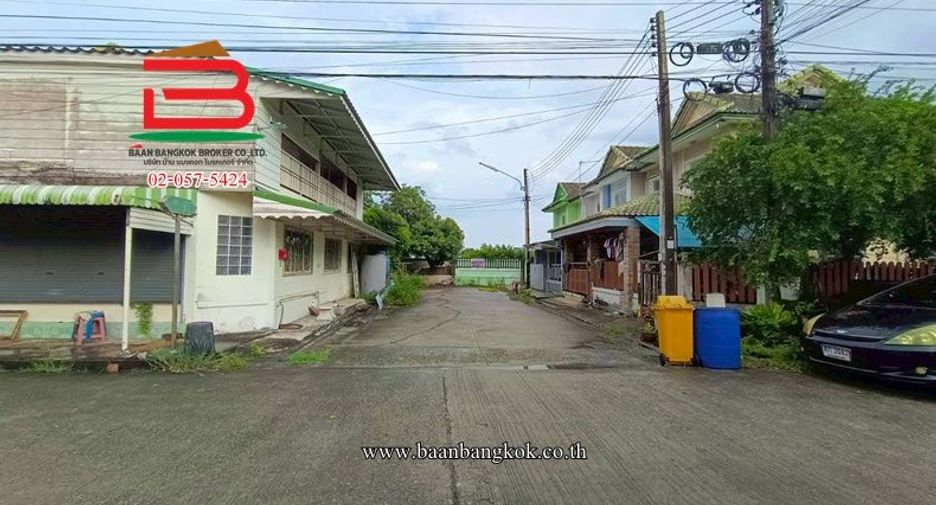 Casa adosada en venta de 3 habitaciones en Bang Nam Priao, Chachoengsao