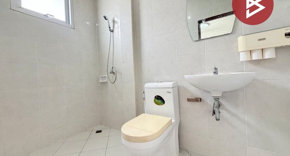 Local comercial en venta de 1 habitaciones en Si Racha, Chonburi