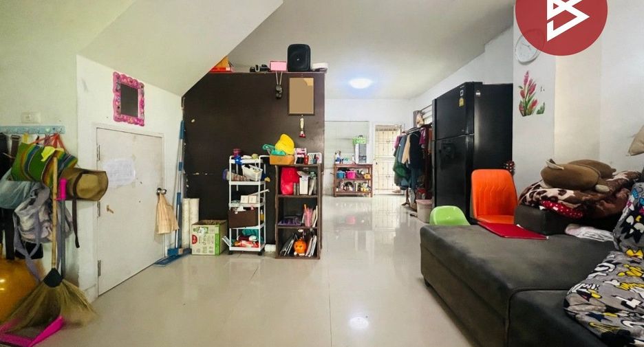 For sale 3 bedrooms townhouse in Phan Thong, Chonburi