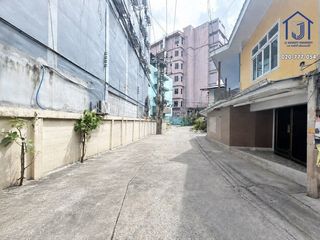 Grundstück zum Kauf in Huai Khwang, Bangkok