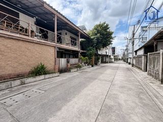 Grundstück zum Kauf in Huai Khwang, Bangkok